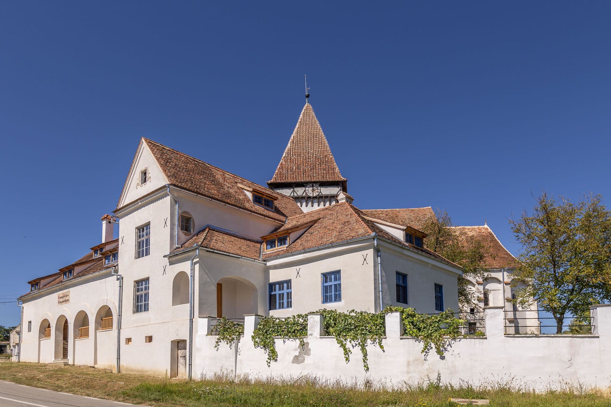 ///Sala comunității evanghelice C. A. din Șomartin cover image