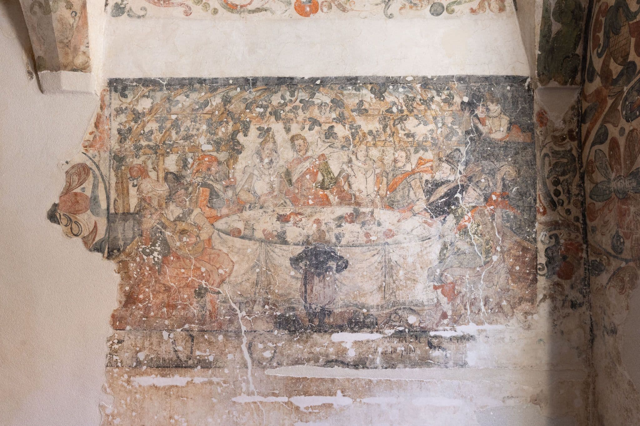 Casa cu frescă///Sediul O.A.R. Filiala Sibiu-Vâlcea cover image