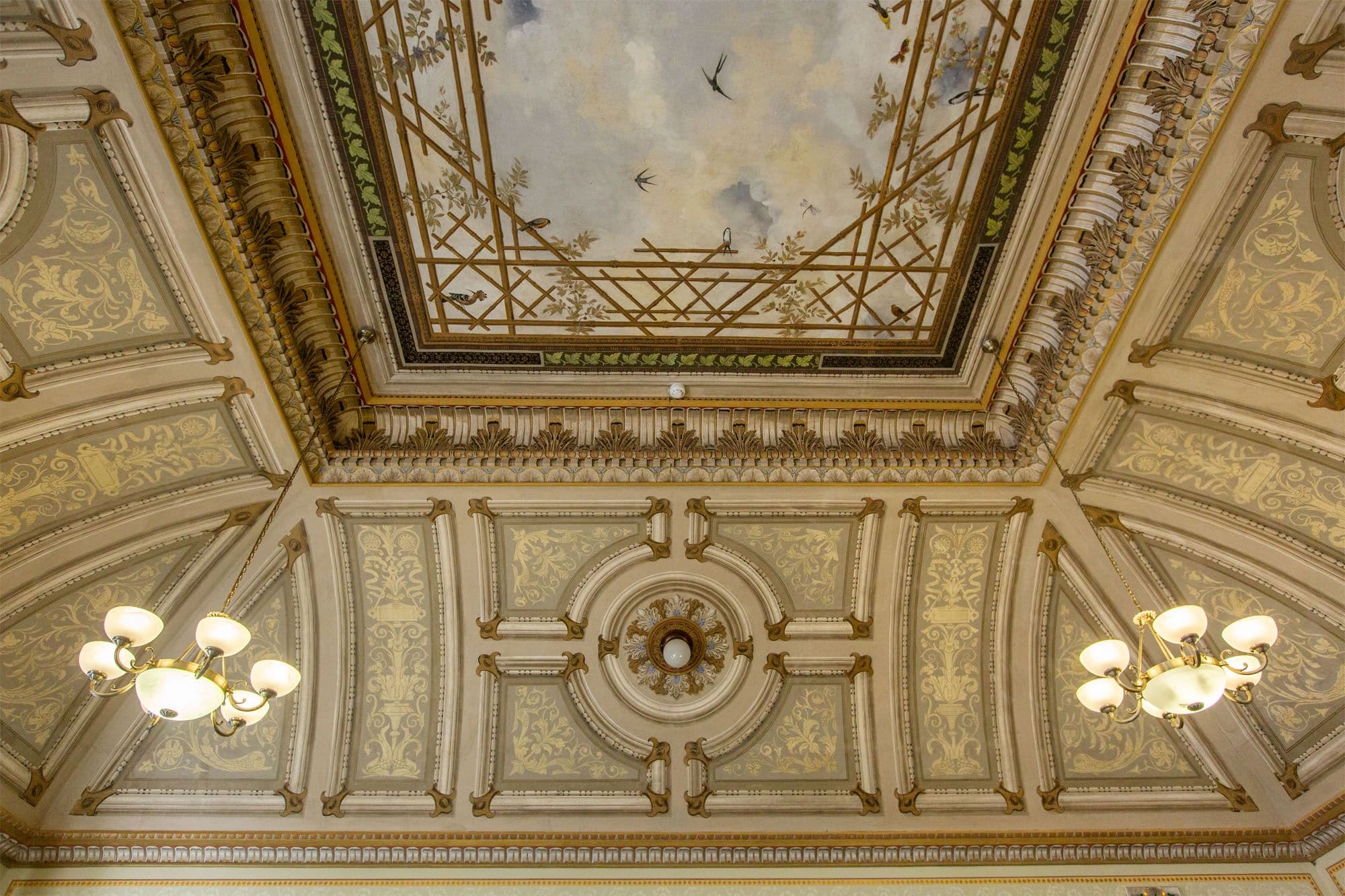 Sala Festivă///Fostul Institut Franciscan logo